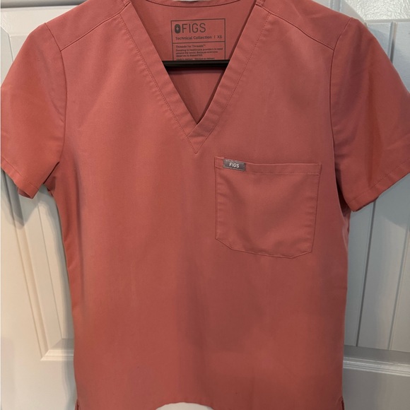 Figs Catarina One-Pocket Top, Yola Skinny Petite Pants - Picture 5 of 5